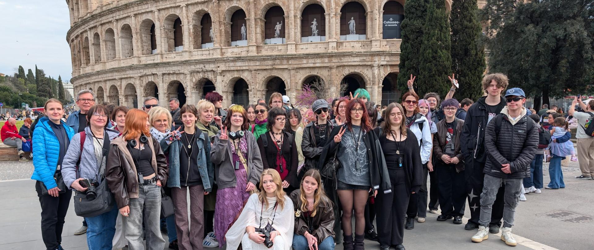 Nauczyciele i uczniowie PLSP w czasie wycieczki edukacyjnej do Włoch