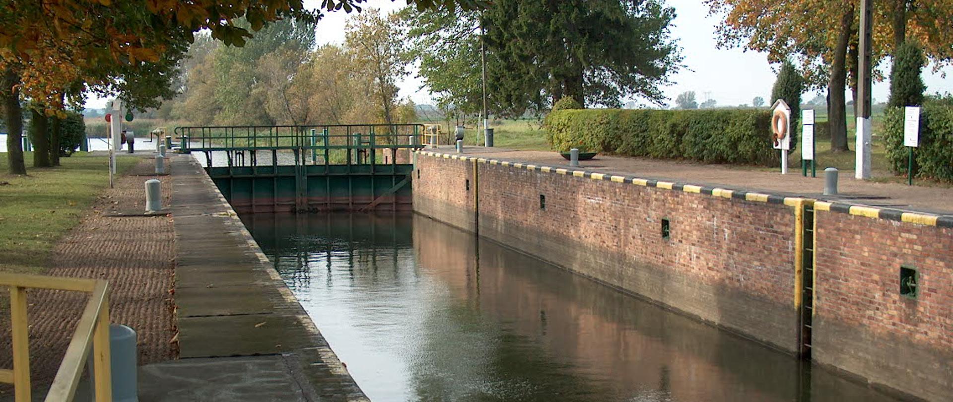 Śluza Szonowo - górne wrota 