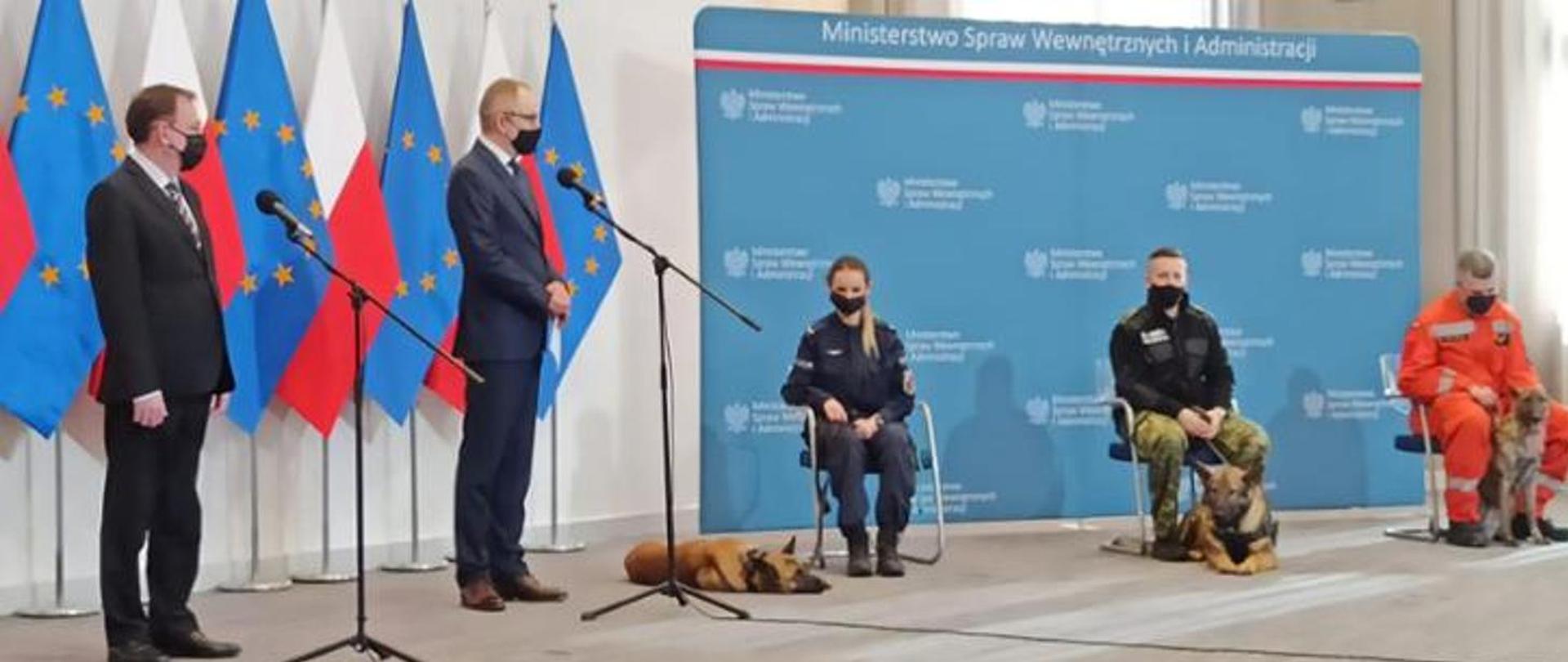 Konferencja prasowa ministra Mariusza Kamińskiego dotycząca uregulowania statusu zwierząt w służbach MSWiA