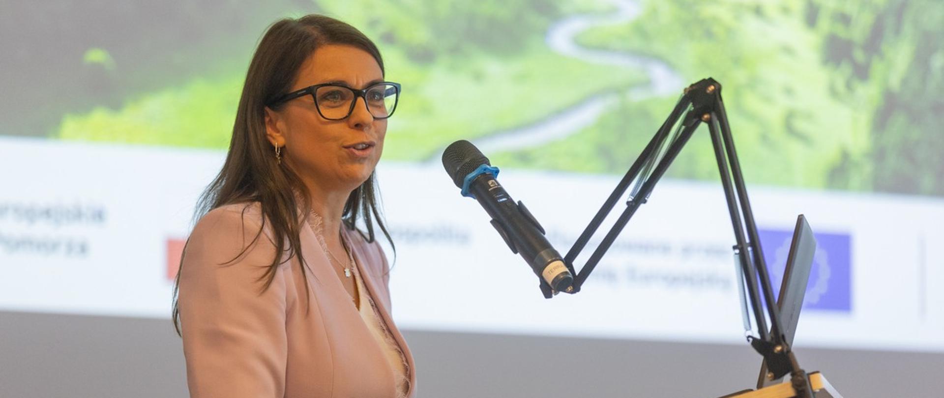 Retencja odpowiedzią na suszę – Wody Polskie na inauguracji projektu w kujawsko-pomorskim - wystąpienie Pani Agnieszki Siłacz - Dyrektor RZGW w Bydgoszczy - fot. Mikołaj Kuras dla UMWKP