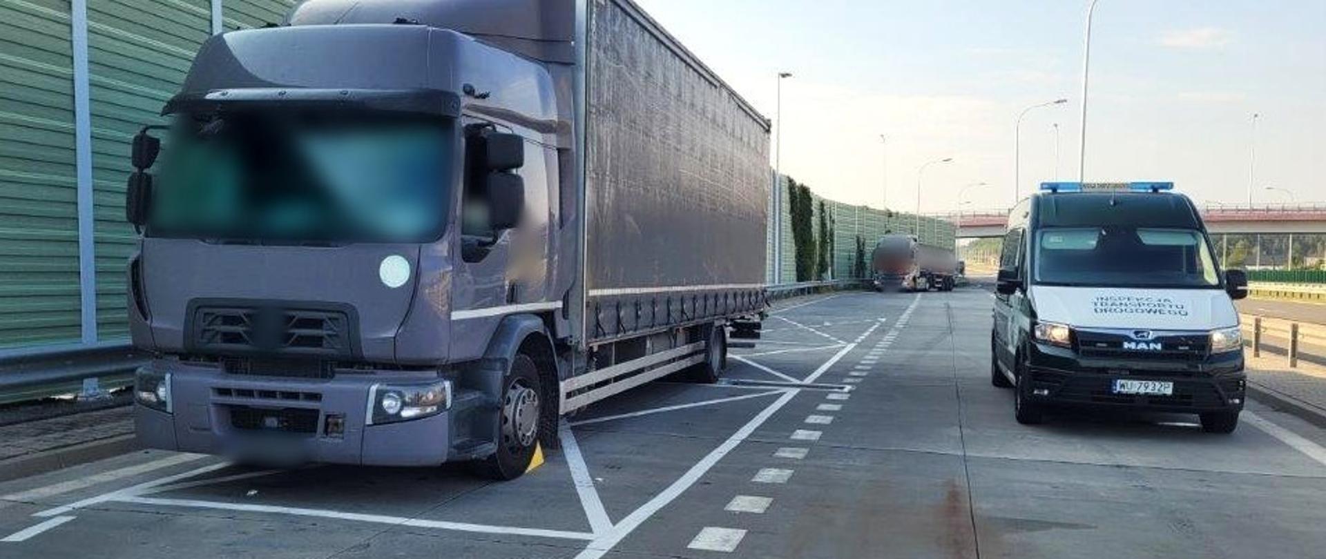 Kontrola rzeczywistej masy całkowitej i nacisków osi samochodu ciężarowego. Solówkę zatrzymał patrol mazowieckiej Inspekcji Transportu Drogowego na ekspresowej „siódemce”, w pobliżu Szydłowca.