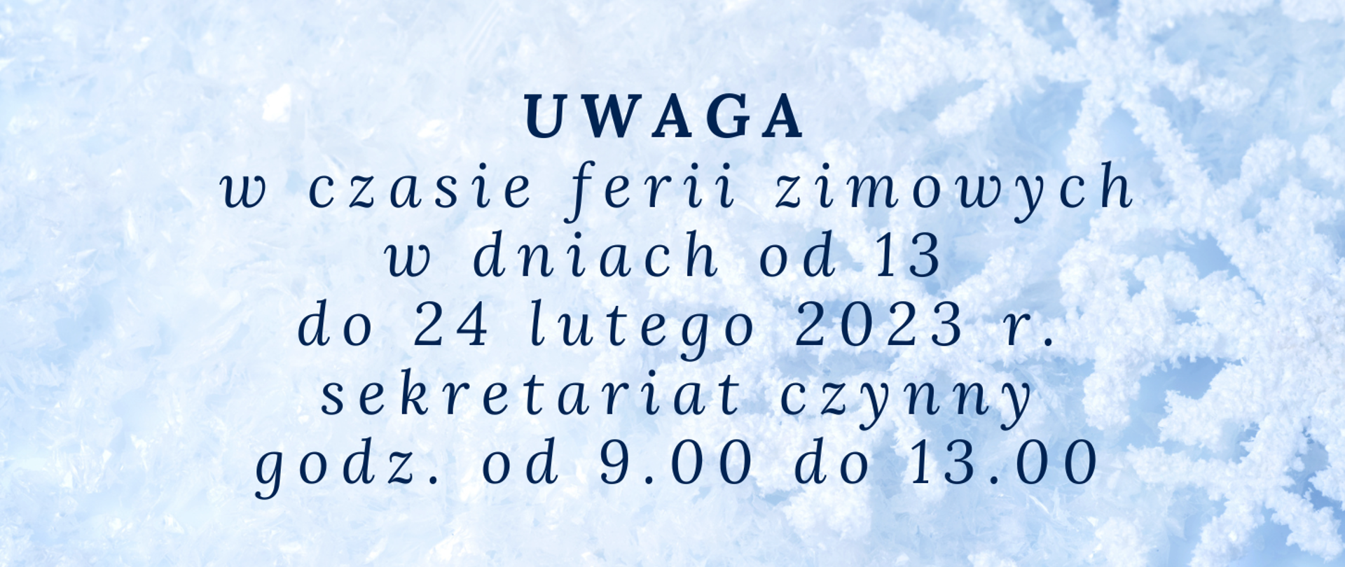 Grafika płatków śniegu na jasnym biało-niebieskim tle z tekstem " UWAGA w czasie ferii zimowych w dniach od 13 do 24 lutego 2023 r. sekretariat czynny godz. od 09:00 do 13:00.