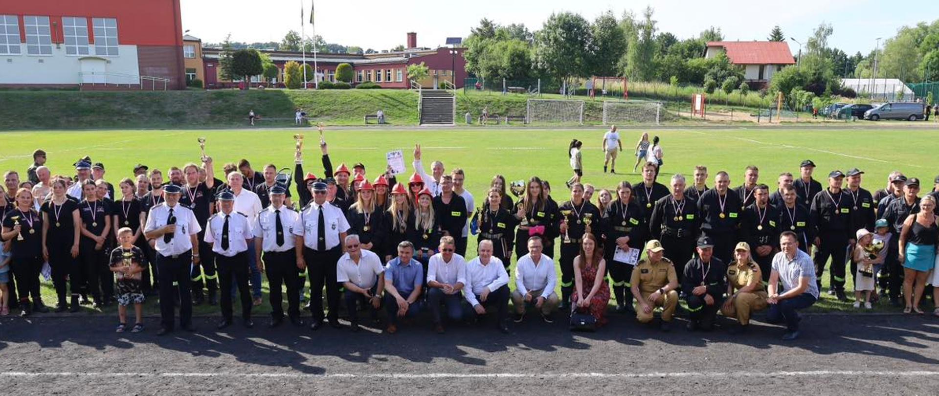 Zdjęcie grupowe uczestników zawodów.