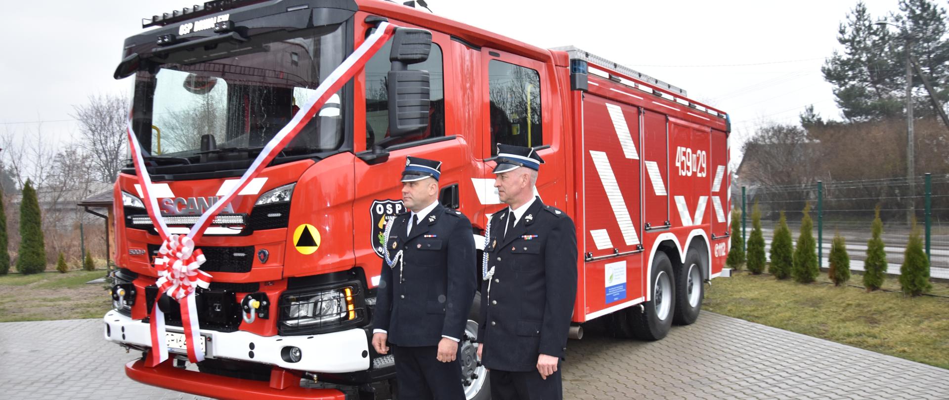 Nowy samochód ratowniczo-gaśniczy dla Ochotniczej Straży Pożarnej