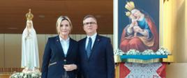 Molitev za mir in posvetitev Ukrajine in Rusije v slovenskem Marijinem narodnem svetišču Brezje - Veleposlanik Republike Poljske Krzysztof Olendzki s soprogo Joanno Olendzko 