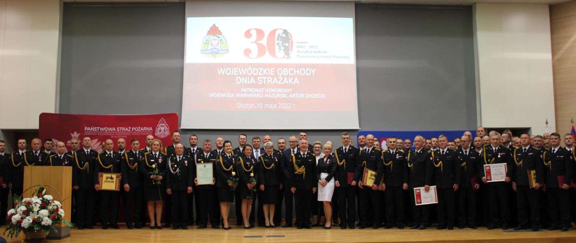 Wojewódzkie obchody Dnia Strażaka- zdjęcie grupowe