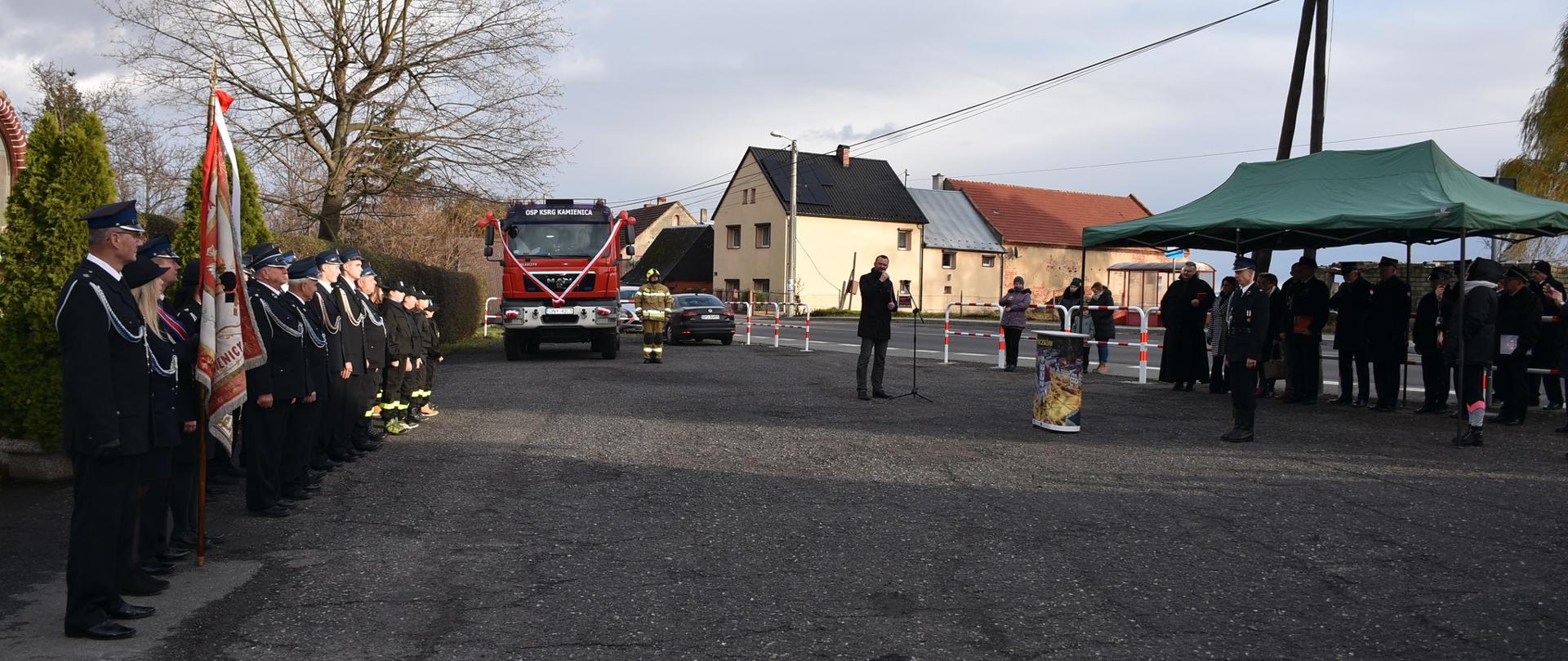 Przekazanie samochodu gaśniczego do OSP Kamienica.