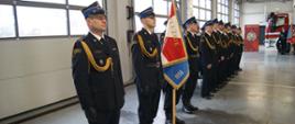 Poczet sztandarowy PSP wraz z pododdziałem KM PSP Koszalin podczas uroczystości