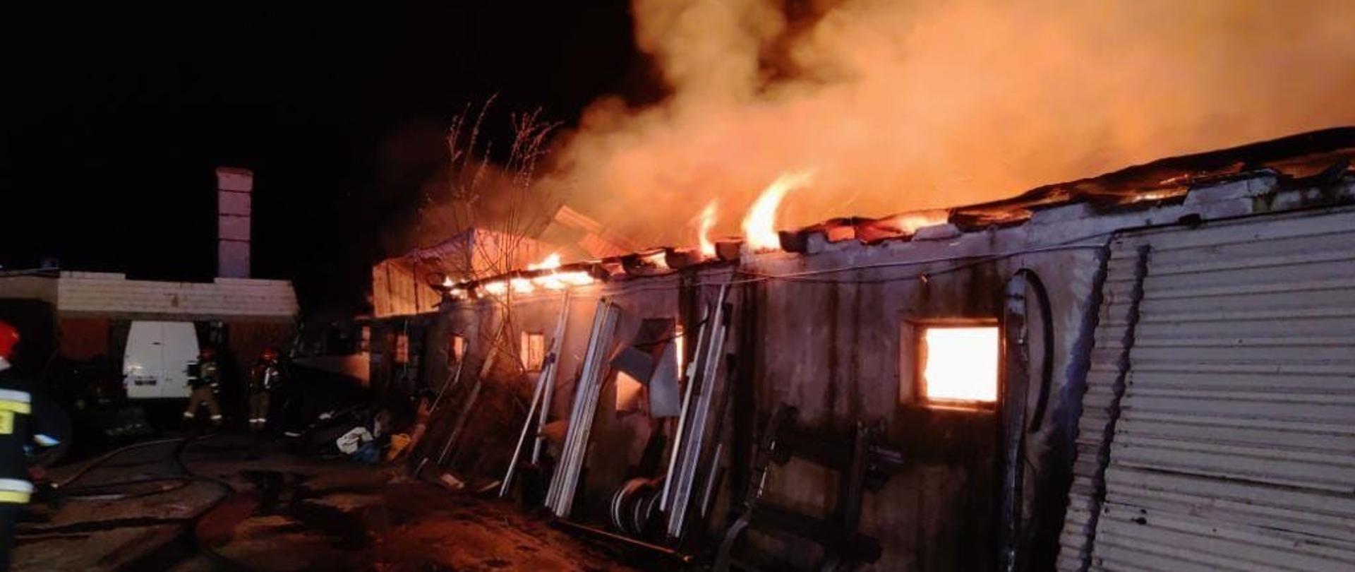 Pożar budynku gospodarczego przy ul. Lutyńskiej we Wrocławiu