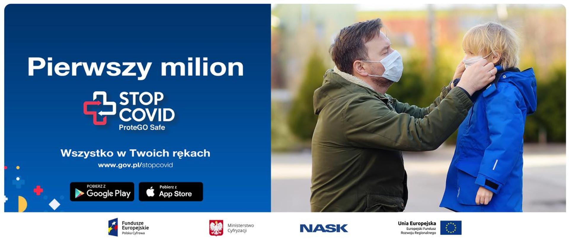 Grafika z białym napisem po lewej stronie pierwszy milion stop covid ProteGO Safe. Grafika ze zdjęciem po prawej stronie. Na zdjęciu mężczyzna w zielonej kurtce, z maseczką zakrywającą usta i nos. Mężczyzna poprawia maseczkę chłopcu w niebieskiej kurtce.
