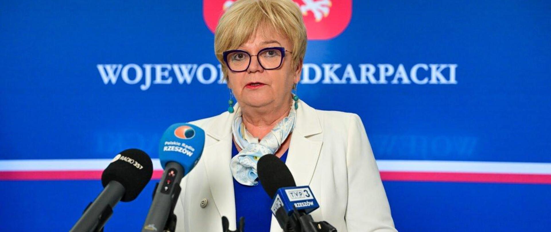 Wojewoda podkarpacki Teresa Kubas-Hul podczas konferencji prasowej