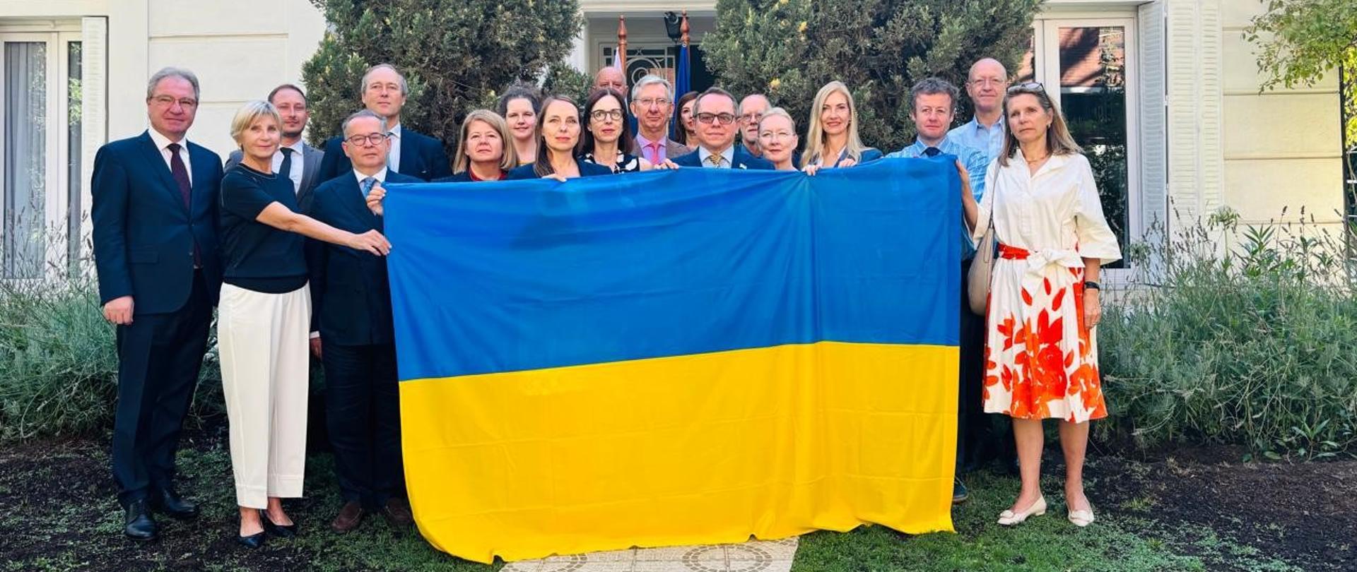 los Embajadores de la UE en Chile con el embajdor de Ucrania Yurii Diunin , 24.02.2025