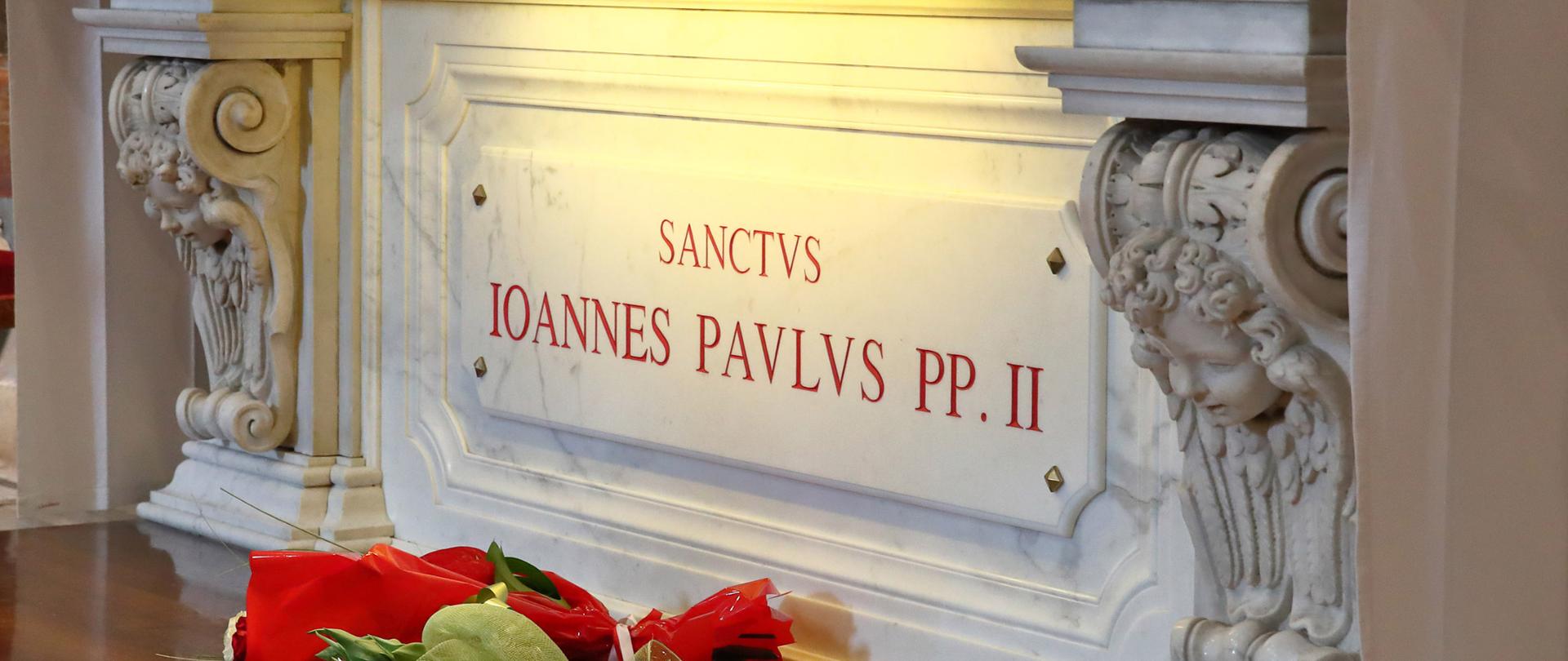 2.04.2019 Bazylika Watykańska, kaplica św. Sebastiana. Grob św. Jana Pawła II w 14. rocznicę śmierci.