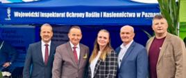 Dożynki w Zakrzewie - stoisko WIORiN w Poznaniu - Wicewojewoda Wielkopolski Jarosław Maciejewski oraz Wojewódzki Inspektor Ochrony Roślin i Nasiennictwa Radosław Grychowski wraz z pracownikami Oddziału w Złotowie
