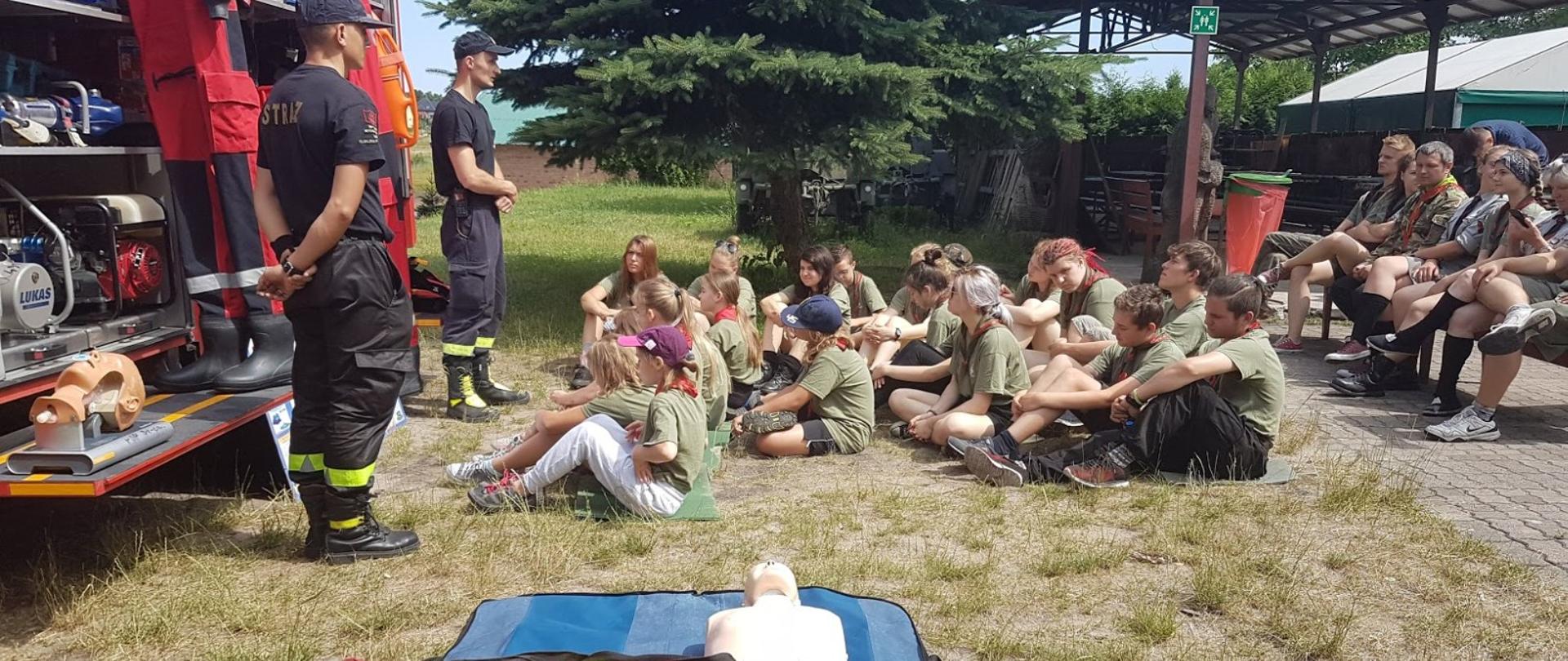 Pogadanka dla dzieci przez strażaków 