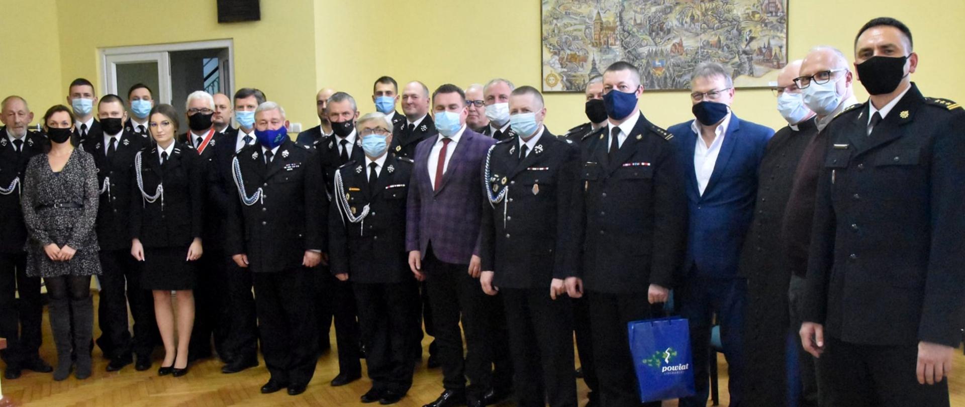 Zjazd Oddziału Powiatowego ZOSP RP w Lidzbarku Warmińskim, zdjęcie grupowe.