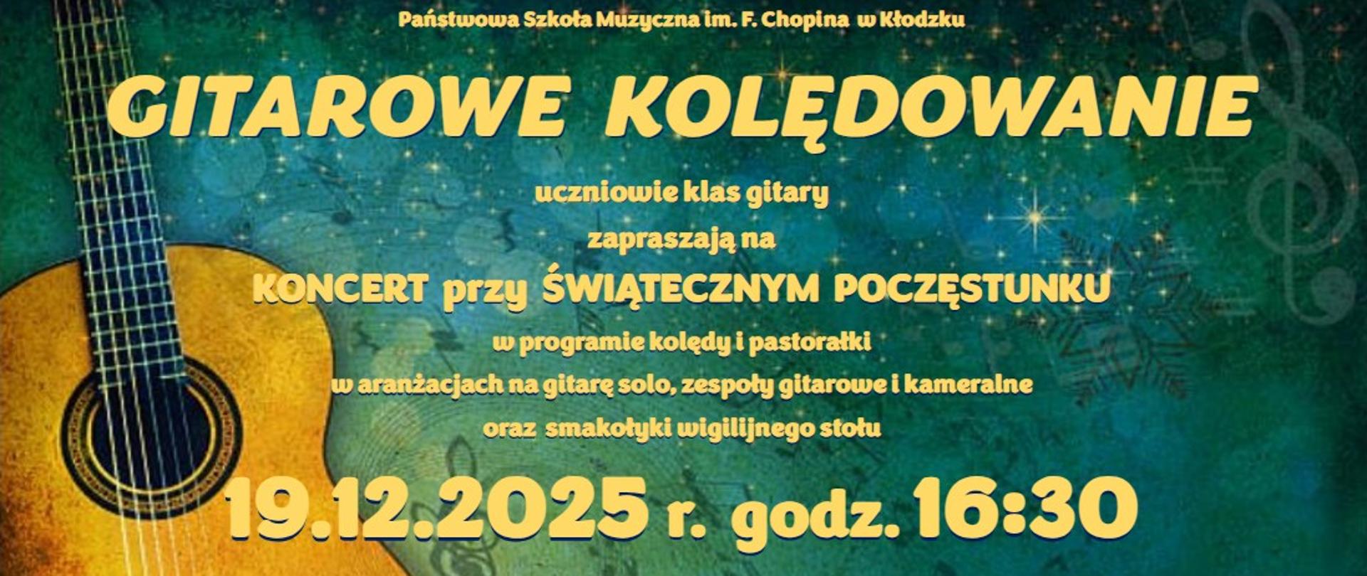 Plakat na zielonym tle z gitarą i akcentami świątecznymi informujący o koncercie uczniów klasy gitary - Gitarowe Kolędowanie - 19.12.2025