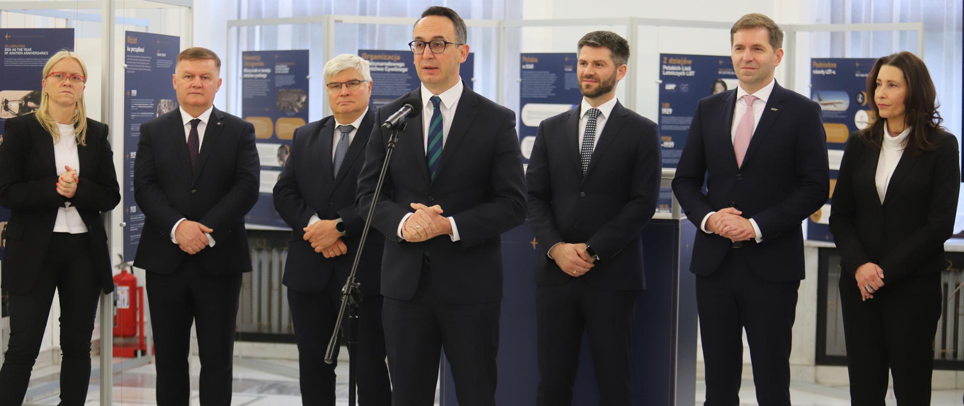 „Na skrzydłach historii” – wystawa o rozwoju lotnictwa cywilnego w Sejmie