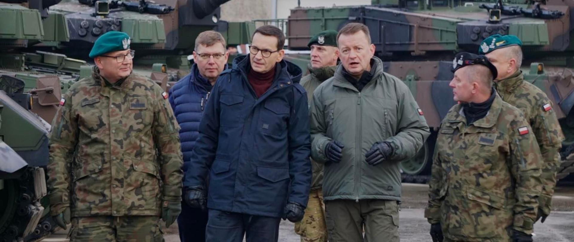 Premier Mateusz Morawiecki i wicepremier Mariusz Błaszczak w Morągu przekazali Wojsku Polskiemu najnowsze czołgi K2