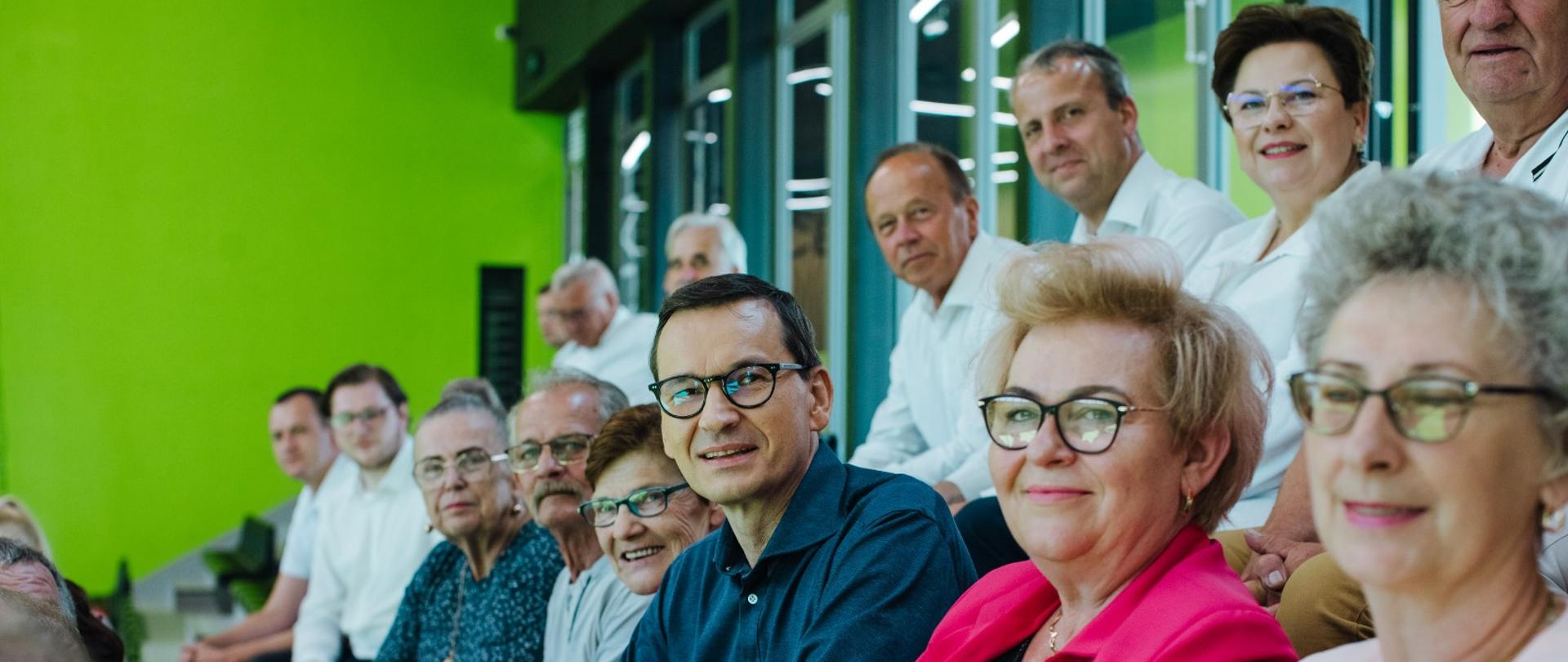 Premier Mateusz Morawiecki podczas spotkania z mieszkańcami Książa Wielkopolskiego - w nowoczesnej hali widowiskowo-sportowej.