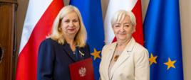 Wojewoda łódzki Dorota Ryl wspólnie z konsultantem wojewódzkim w dziedzinie pielęgniarstwa geriatrycznego Ewą Borowiak