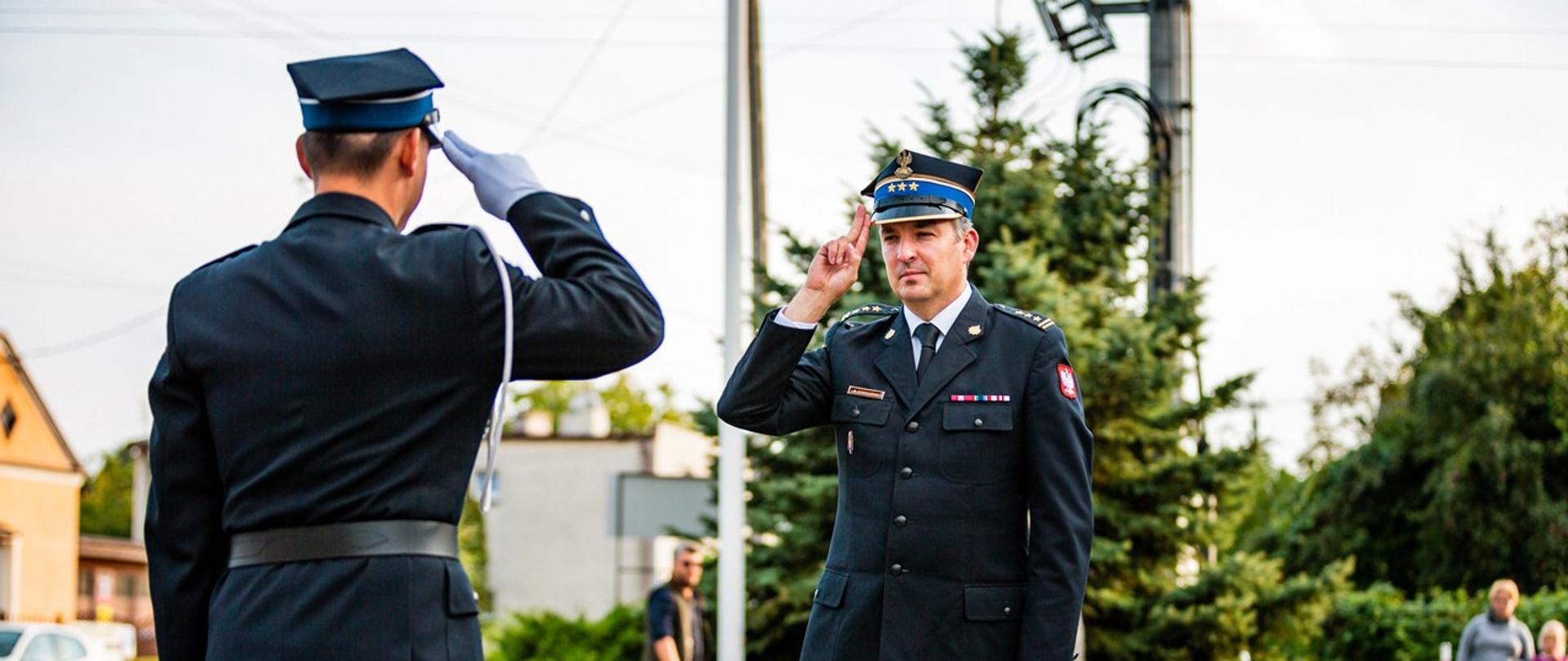 Przywitanie Komendanta Powiatowego przez dowódcę uroczystości