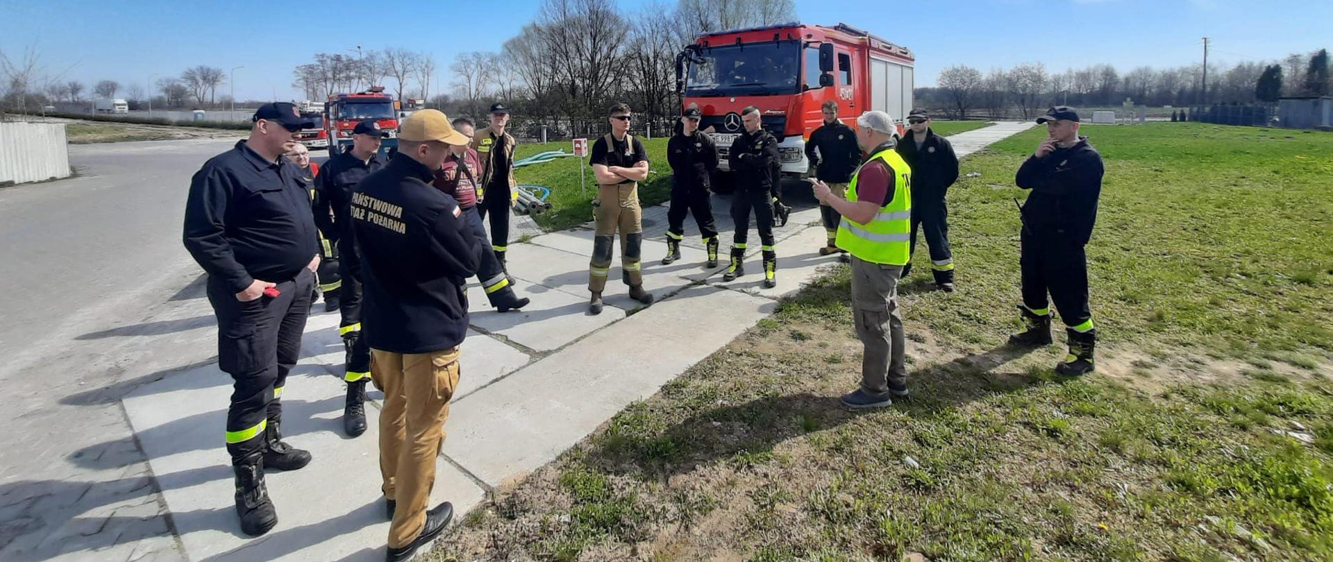 Ćwiczenia ratowniczo-gaśnicze w zakładach Dohler w Łęczeszycach i Kozietułach
