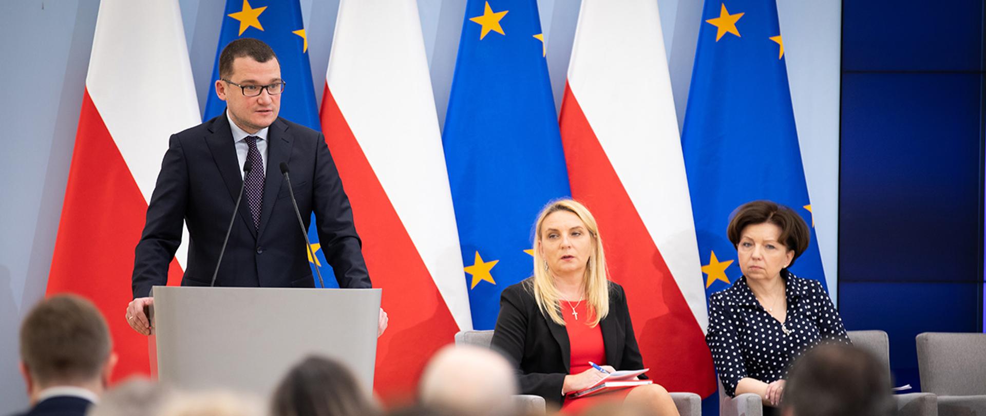 Wiceminister Paweł Szefernaker w KPRM