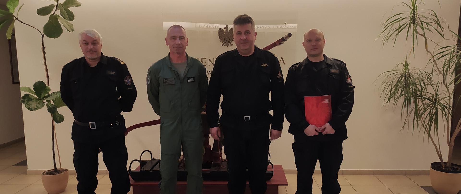 Zdjęcie grupowe po podpisaniu porozumienia