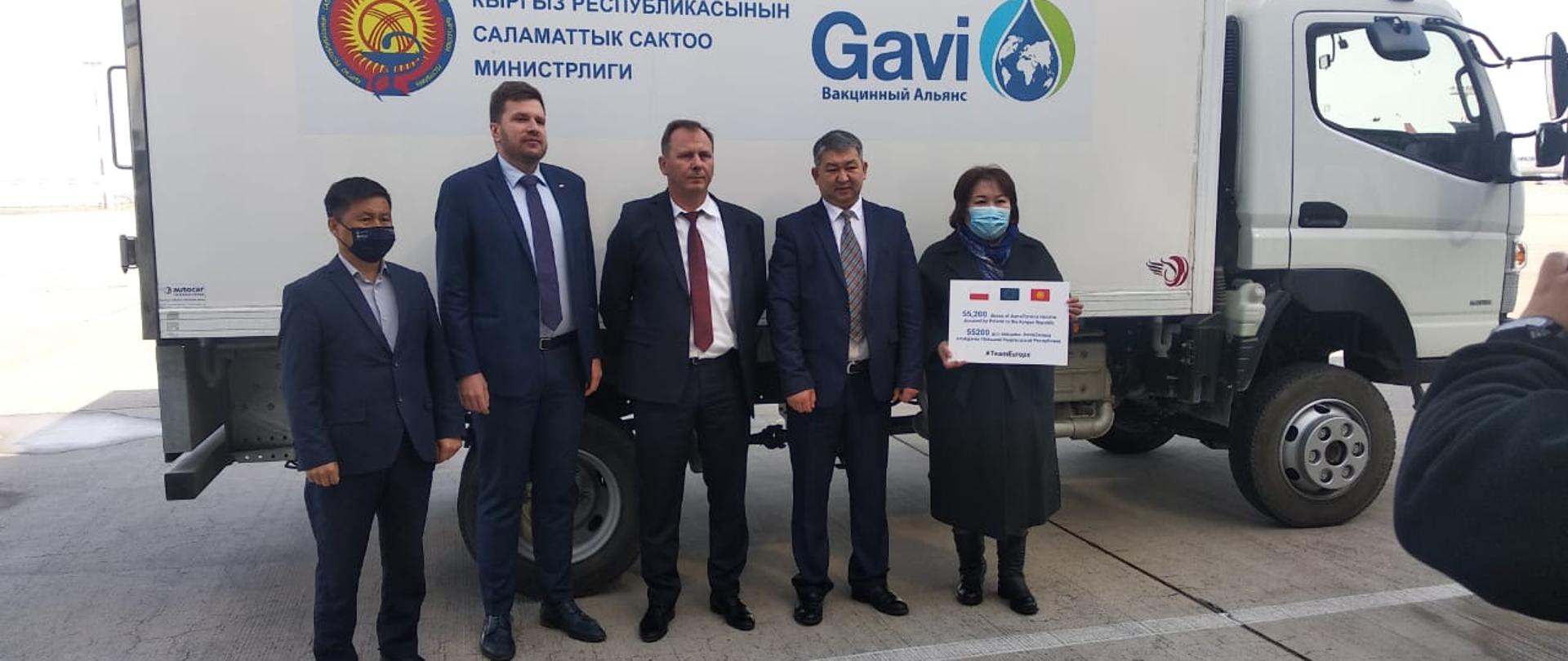 W ceremonii związanej z przekazaniem szczepionek uczestniczyli - zastępca ministra zdrowia i rozwoju społecznego Pan Ulugbek Bekturganów, zastępca Ambasadora RP w Kirgistanie z rezydencją w Nur-Sułtanie Pan Tomasz Kollat, ambasador Unii Europejskiej w Kirgistanie Pan Eduard Auer oraz kierownik Konsulatu Generalnego w Ałmatach, Konsul RP Pan Jerzy Timofiejuk.