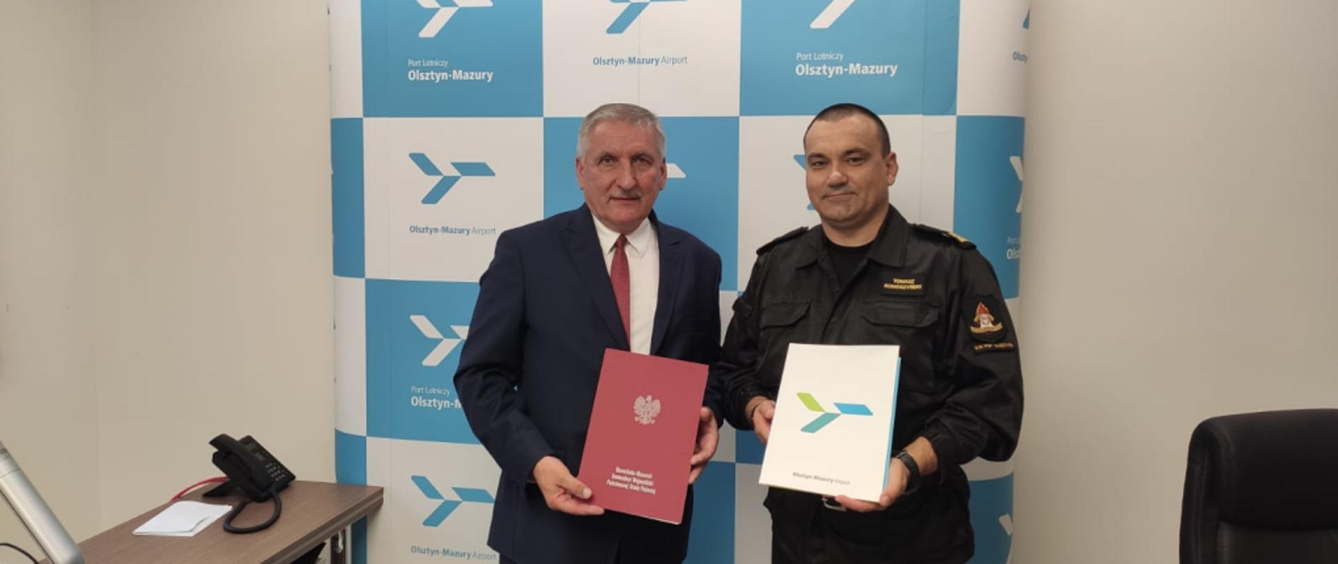 W-M Komendant Wojewódzki oraz Komendant Lotniskowej Straży Pożarnej