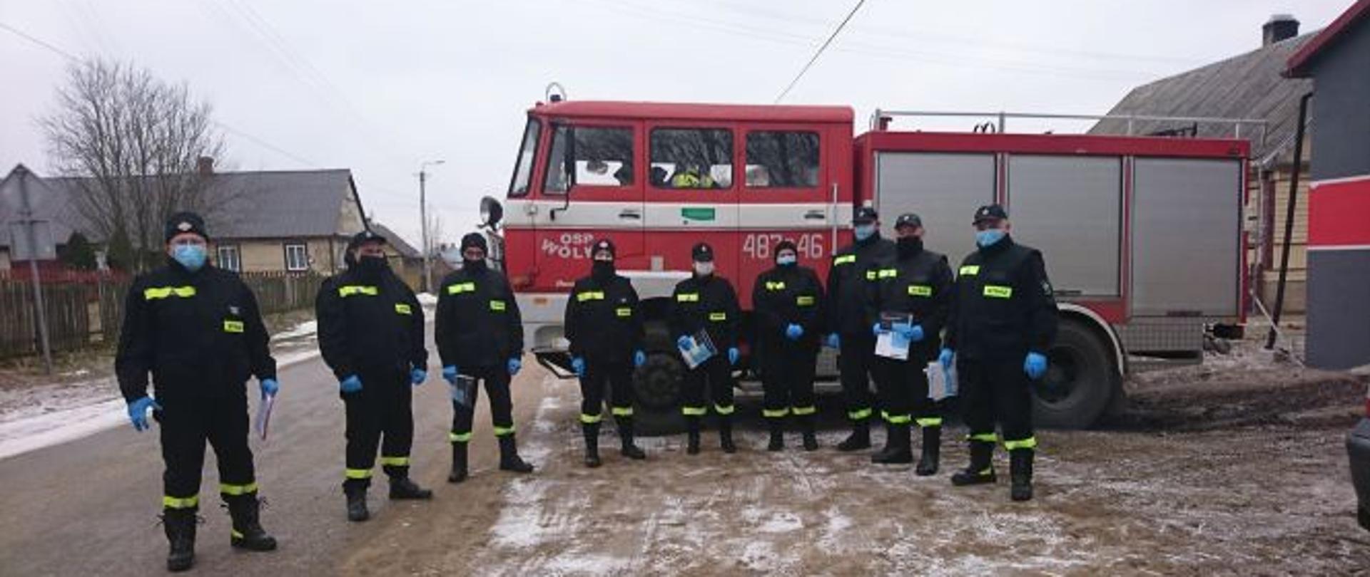 Strażacy OSP powiatu sokólskiego kolportują ulotki dot. szczepień COVID-19