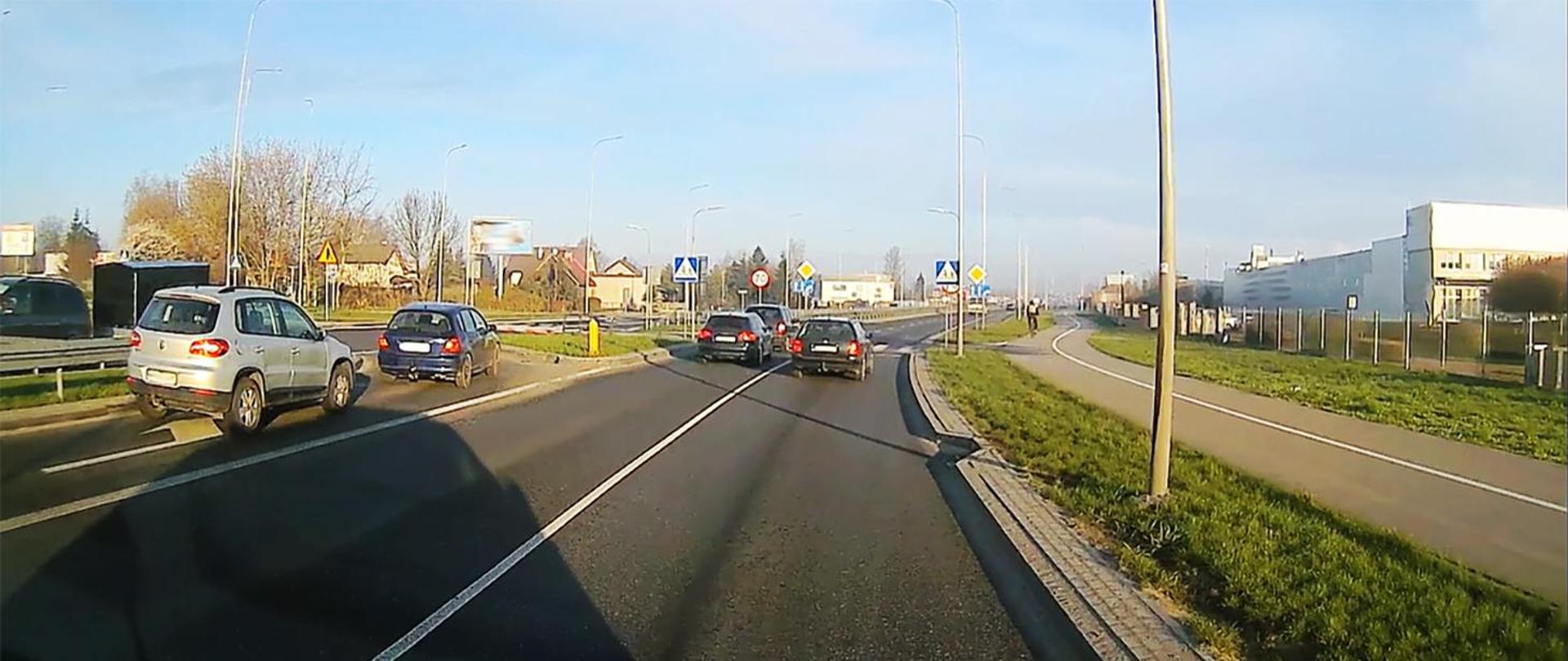 Zdjęcie z kamery zamontowanej w pojeździe mazowieckiej Inspekcji Transportu Drogowego