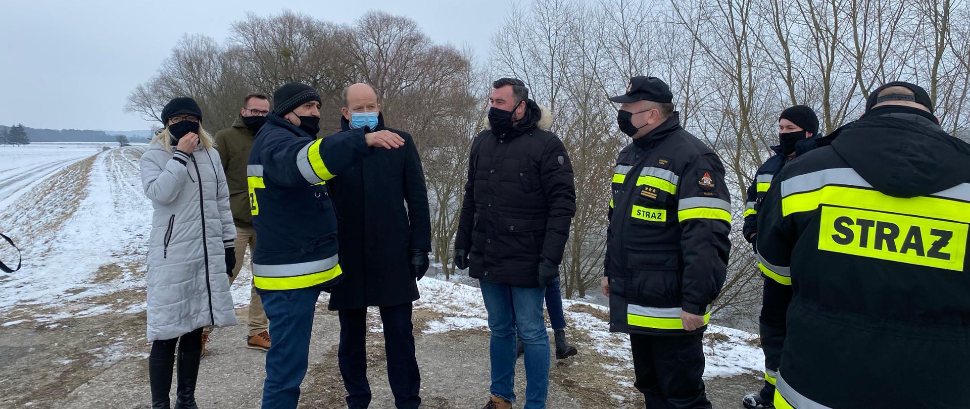 Wezbranie na Wiśle w rejonie Płocka - wizyta Wojewody