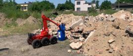 Zdjęcia przedstawia robota strażackiego podczas działań