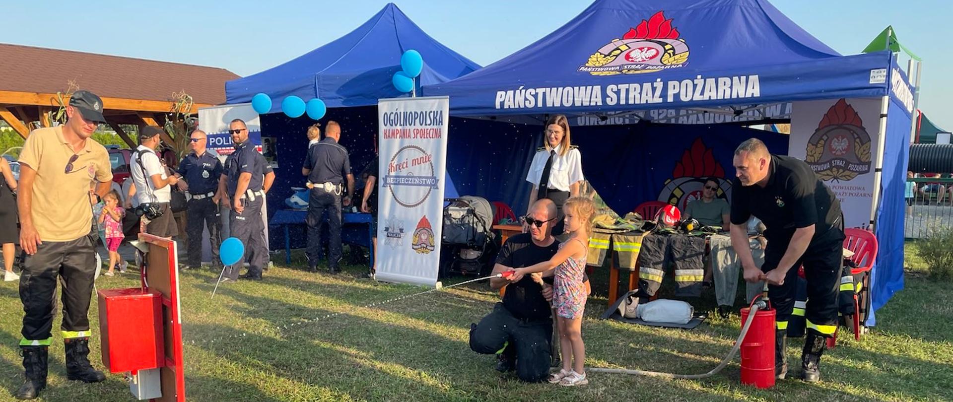 Na zdjęciu stoisko promocyjne KP PSP w Lipnie