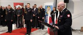 Na zdjęciu Uroczyste zdanie i przyjęcie obowiązków Komendanta Powiatowego Państwowej Straży Pożarnej w Rypinie - Kujawsko-Pomorski Komendant Wojewódzki PSP st. bryg. Rafał Świechowicz w trakcie okolicznościowego przemówienia