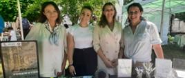Pracownicy Państwowej Inspekcji Sanitarnej przy punkcie konsultacyjnym 