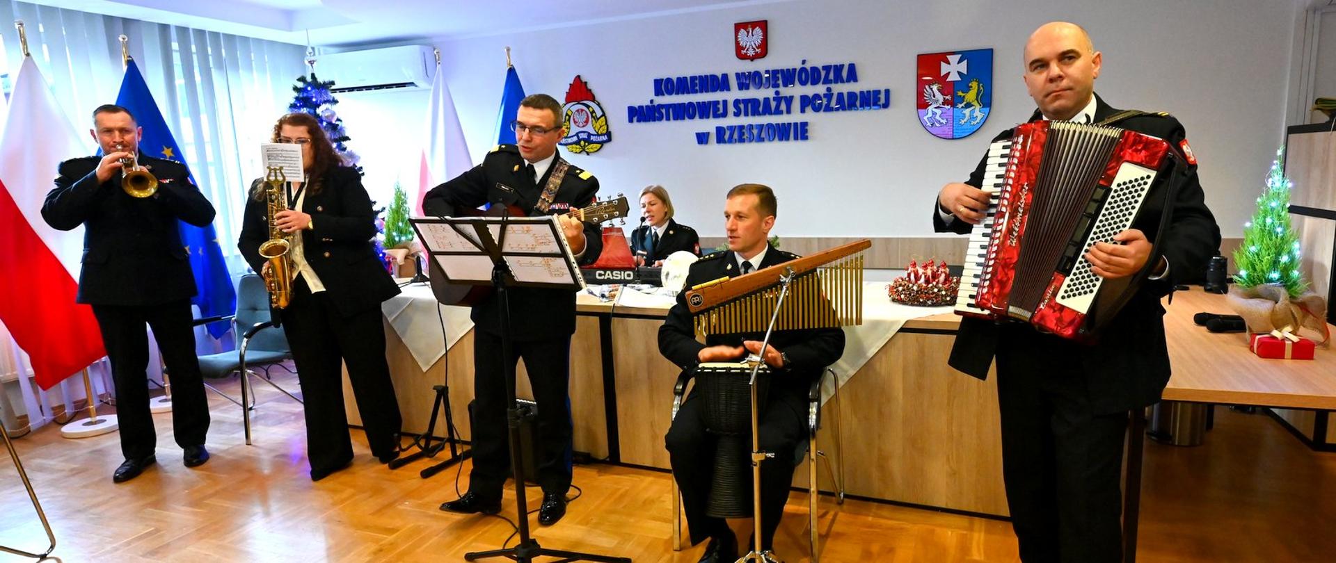 Wigilijne spotkanie pracowników i funkcjonariuszy rzeszowskiej KW PSP