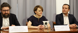 Minister J. Emilewicz przemawia na uroczystym podpisaniu umowy 