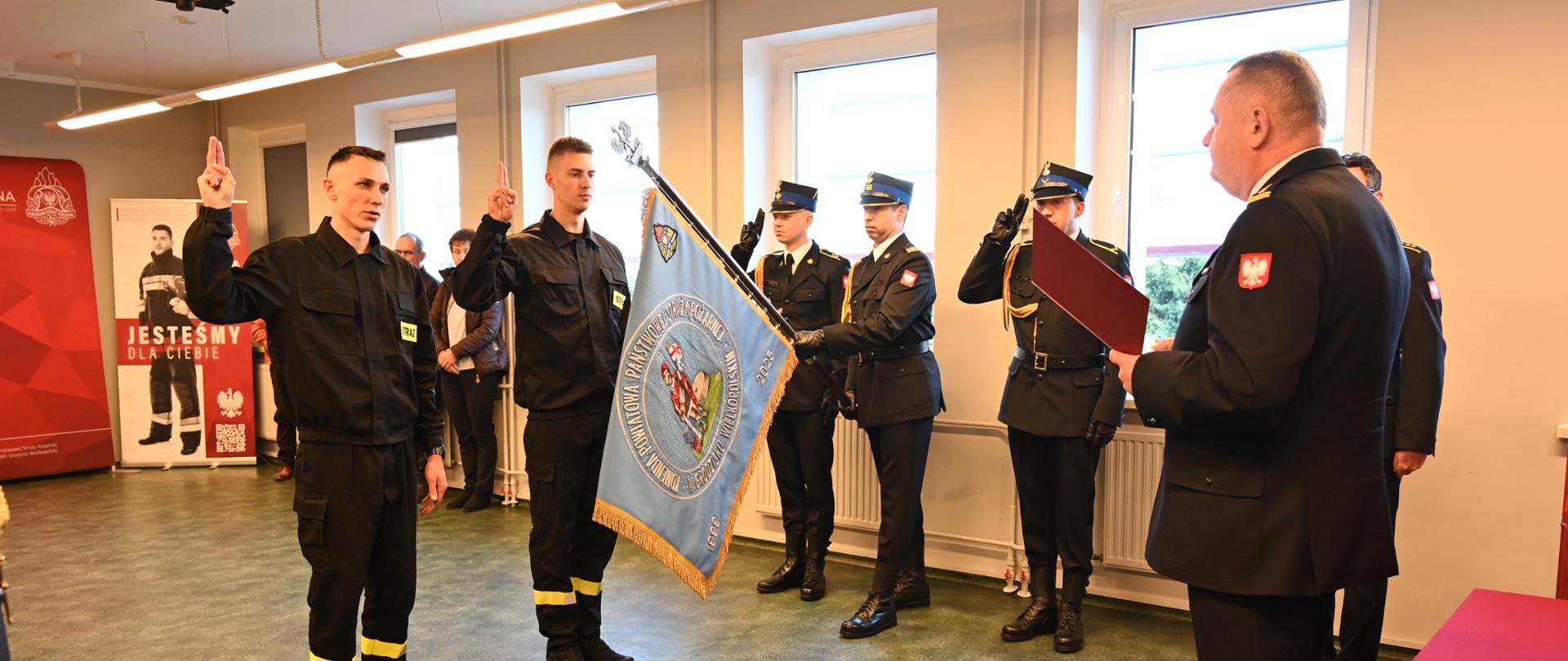 Uroczyste ślubowanie strażaków w Komendzie Powiatowej PSP w Grodzisku Wielkopolskim