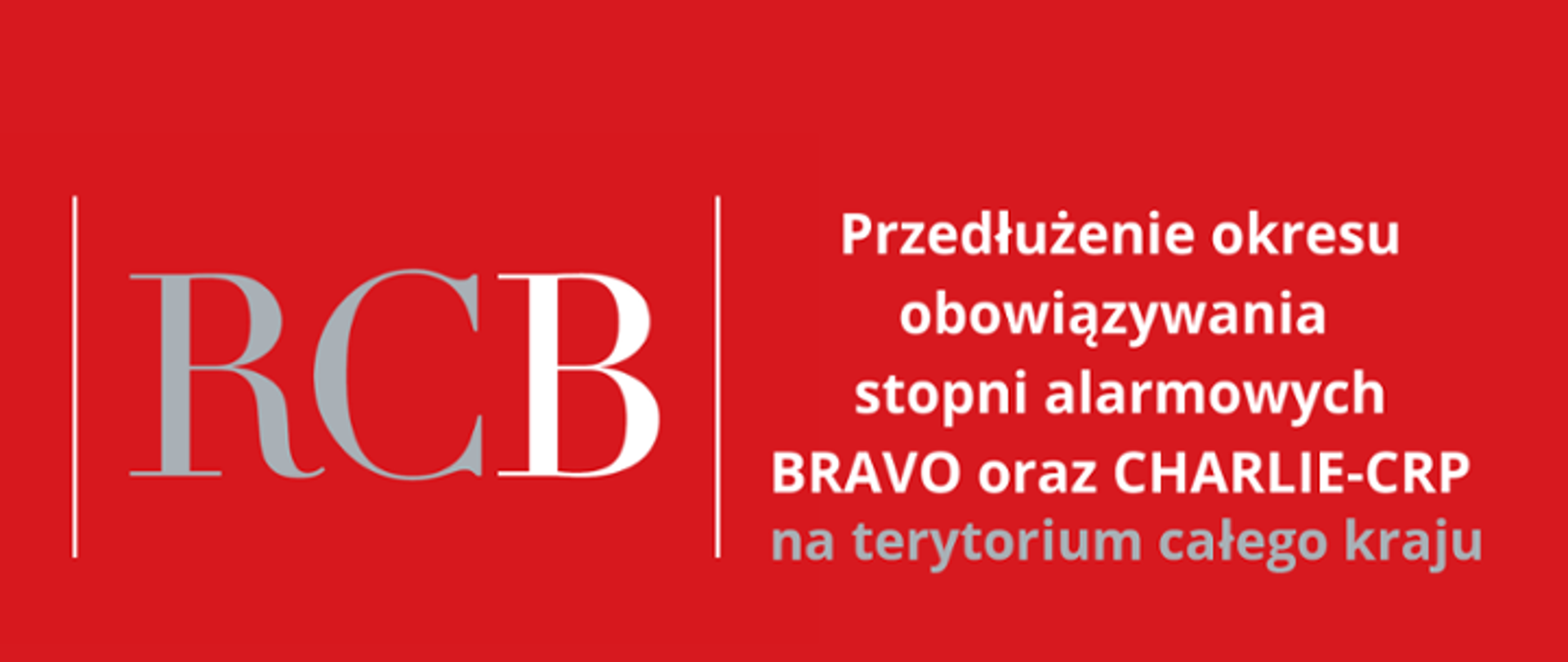 Grafika na czerwonym tle z białymi i szarymi napisami o treści: Rządowe Centrum Bezpieczeństwa informuje o przedłużeniu okresu obowiązywania stopni alarmowych BRAVO oraz CHARLIE-CRP na terenie całego kraju.