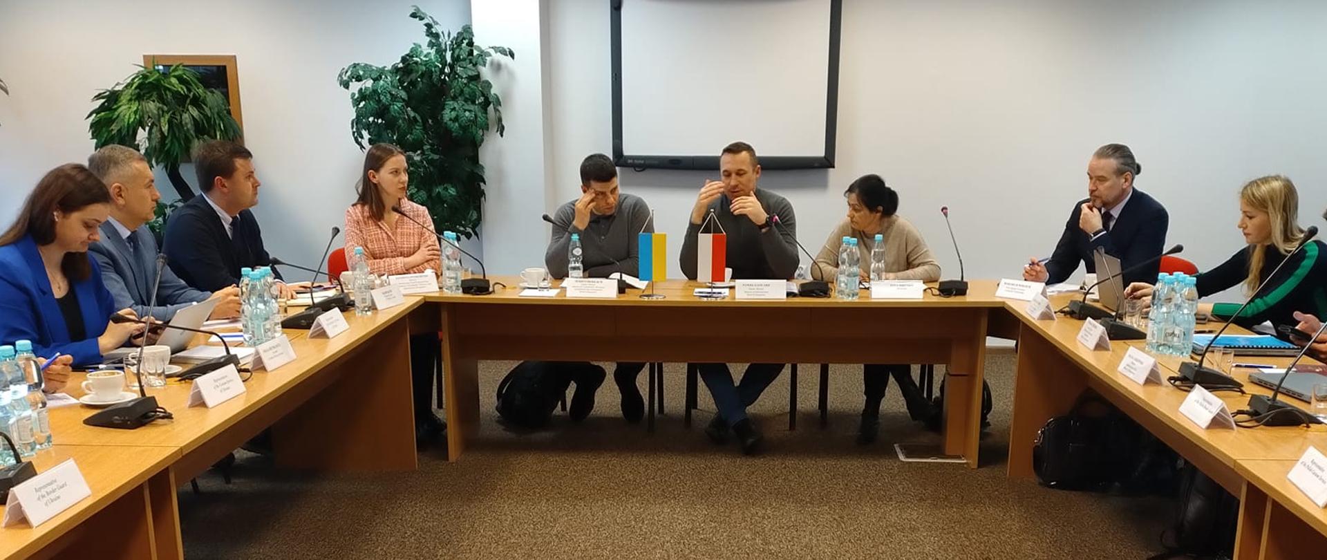 Rozmowa wiceministra infrastruktury Pawła Gancarza z wiceministrem ds. transportu Ukrainy Serhiyem Derkachem w Dorohusku