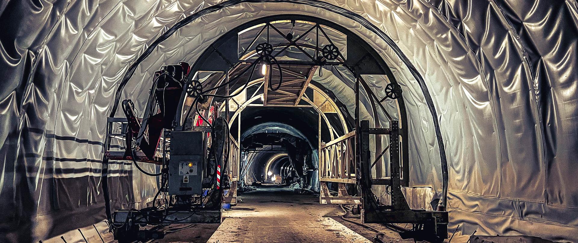 Budwa S1 Przybędza-Milówka. Tunel drogowy w masywie Barania o dług. ok. 830m