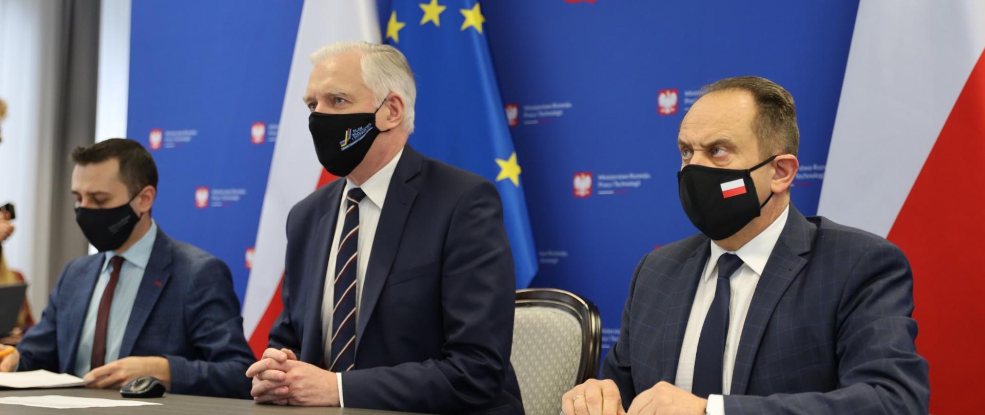 Premier Gowin i minister Gut-Mostowy podczas spotkania online 