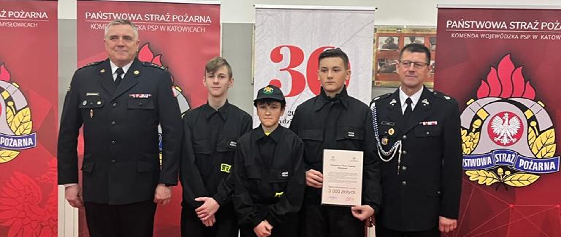 Uroczyste wręczenie promes dla Ochotniczych Straży Pożarnych na zakup sprzętu dla członków Młodzieżowych Drużyn Pożarniczych powiatu Bieruńsko-Lędzińskiego
