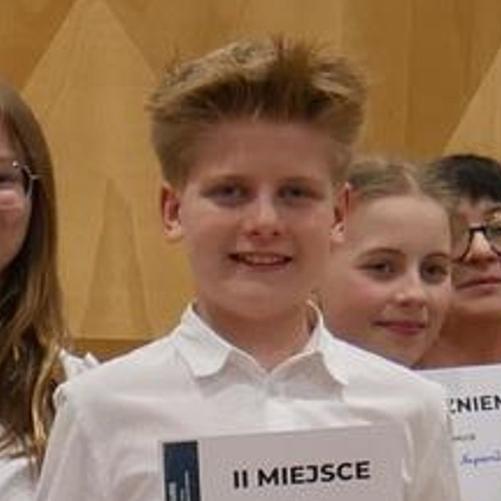 Zdjęcie Antoniego Knury z dyplomem