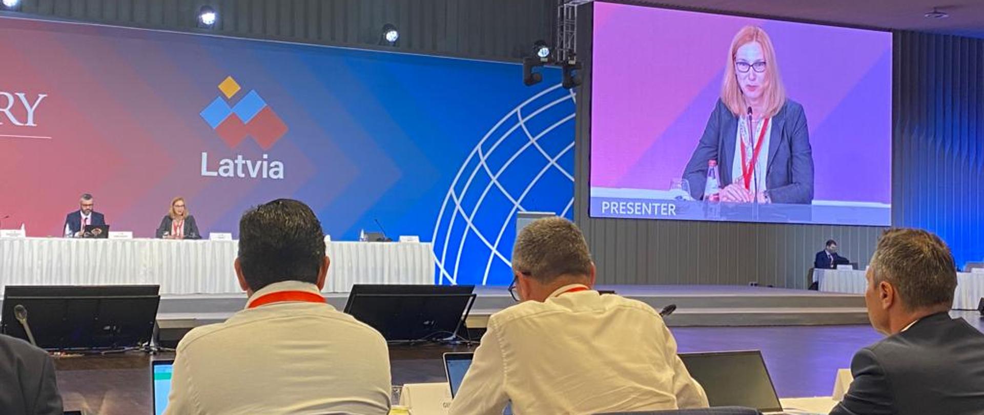 Elżbieta Franków-Jaśkiewicz wiceprzewodniczącą Grupy Egmont przemawia podczas spotkania.