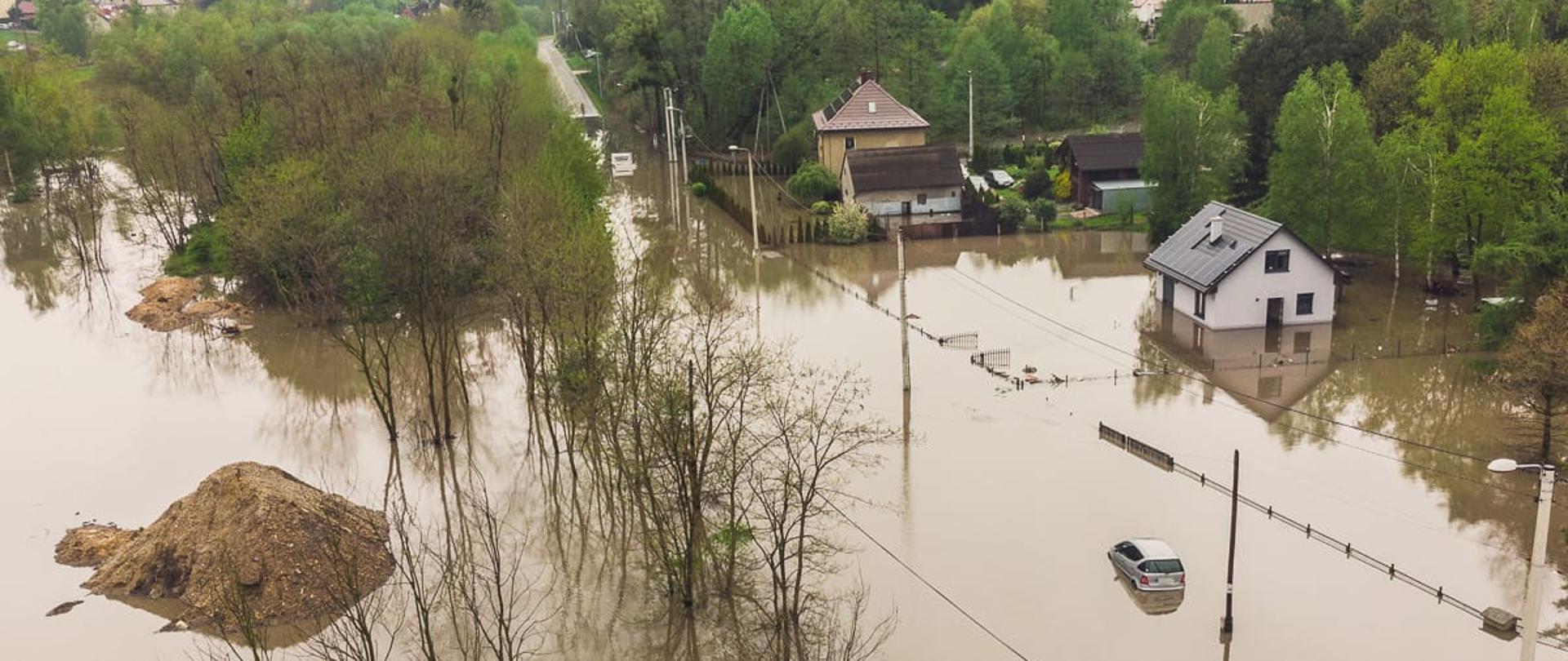 Działania straży pożarnej w związku z intensywnymi opadami deszczu 
