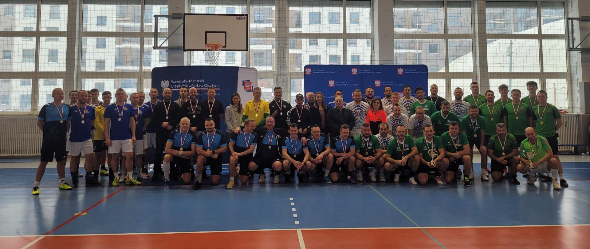  Drużyny po wręczeniu medali i pucharów.